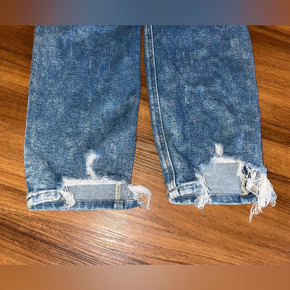 American Eagle Stretch Distressed Mom Jean - size 4 - Picture 6 of 6